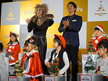 『キャッツ』札幌公演 出演候補俳優がクリスマスツリーの点灯式に参加しました！