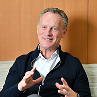 グローバルプロデューサー コリン・イングラム氏