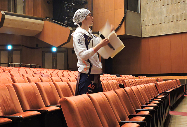  『美女と野獣』仙台公演、フィナーレに向け「千秋楽特別カーテンコール」稽古中！
