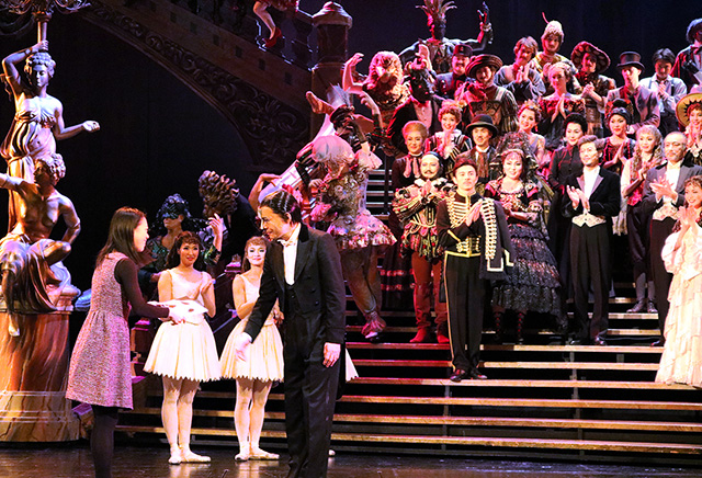 『オペラ座の怪人』名古屋公演に、プロフィギュアスケーターの鈴木明子さんが来場されました