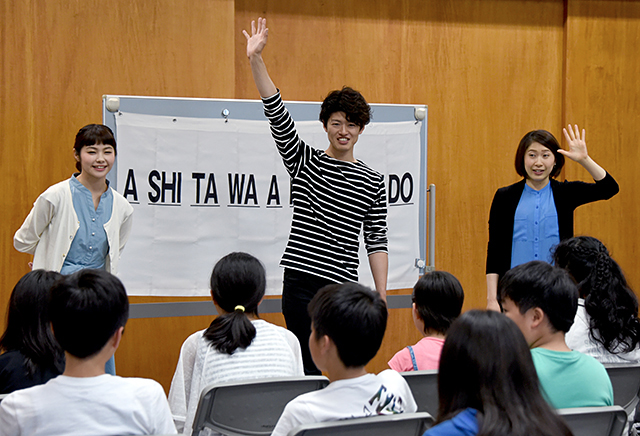 『ガンバの大冒険』ゆかりの地・八丈島の子どもたちへ――出演俳優が『美しい日本語の話し方教室』を実施しました！