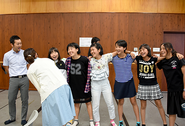 『ガンバの大冒険』ゆかりの地・八丈島の子どもたちへ――出演俳優が『美しい日本語の話し方教室』を実施しました！