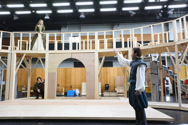 開幕まであと1週間――新作劇『恋におちたシェイクスピア』総稽古が行われました