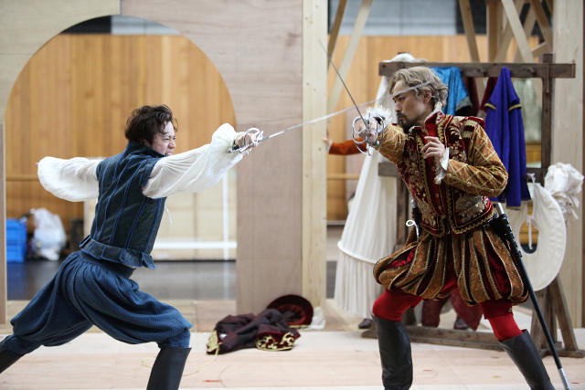 開幕まであと1週間――新作劇『恋におちたシェイクスピア』総稽古が行われました