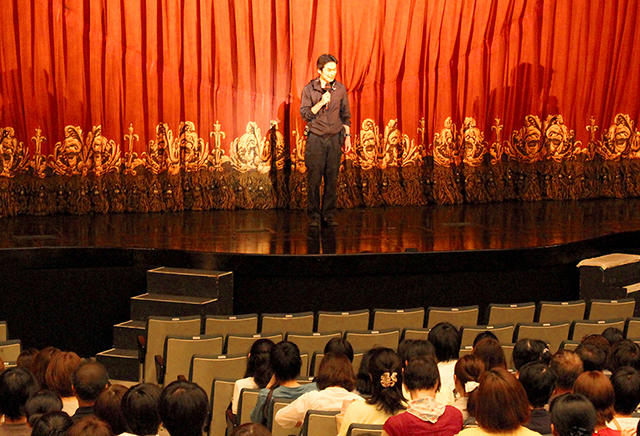 『オペラ座の怪人』静岡公演にて、第１回「バックステージツアー」が開催されました