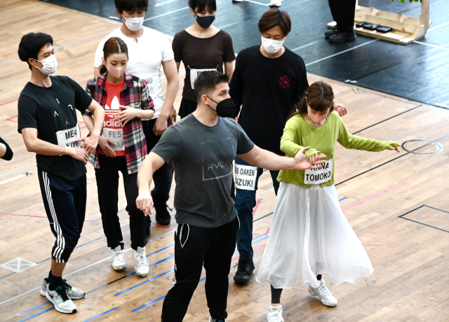 アナと雪の女王 の稽古場から 海外スタッフによる稽古が進んでいます 最新ニュース 劇団四季