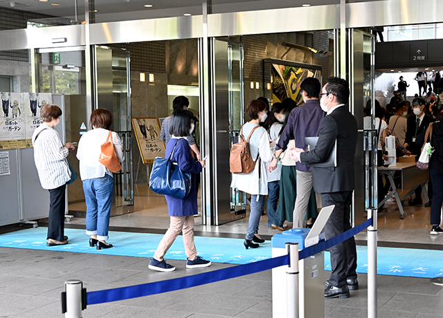 全国公演初日の会場となった、相模女子大学グリーンホール。開演前の様子