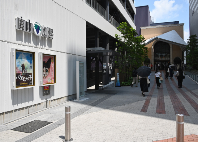 開演前の自由劇場