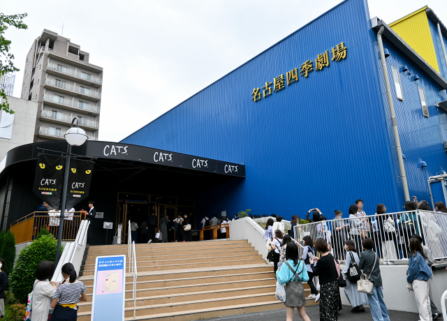 開演前の名古屋四季劇場