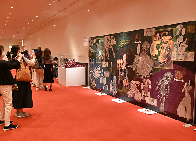 劇場ロビー2階には、藤田和日郎氏オリジナルアート作品と講談社から寄贈いただいた特製パネルを展示中。ぜひご覧ください