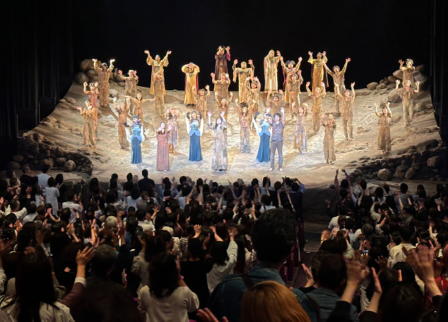 『ジーザス・クライスト=スーパースター』［エルサレム・バージョン］京都公演 千秋楽カーテンコールの様子
