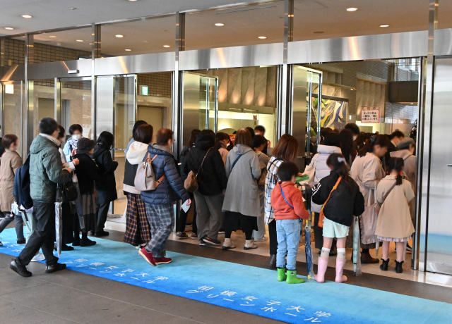 『赤毛のアン』全国公演初日の会場となった相模女子大学グリーンホール（神奈川県）。お子様からご年配の方まで、幅広いお客様がご来場されました