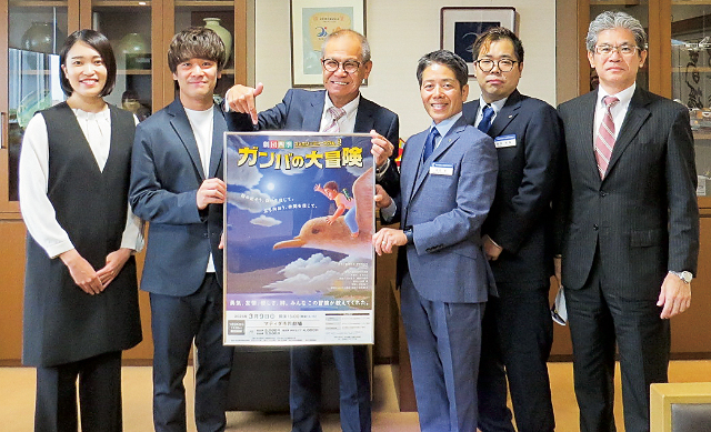 宮古島市・嘉数登市長、宮古島商工会議所青年部、日本トランスオーシャン航空株式会社宮古支社の皆様と