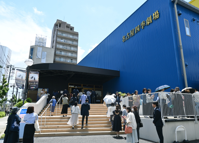 開演前の名古屋四季劇場