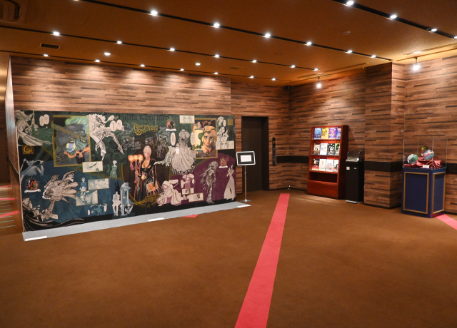 東京公演に引き続き、藤田和日郎氏オリジナルアート作品と、講談社から寄贈いただいた特製パネルを、劇場ロビー2階に展示。ぜひご覧ください