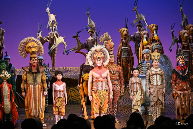 『美女と野獣』のほか、各ディズニーミュージカルでもカーテンコールにて舞台挨拶を実施。『ライオンキング』東京公演では、シンバ役の山下啓太がお客様へご挨拶しました