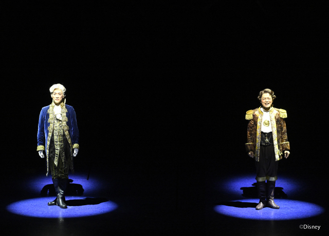 カンパニーを代表し、コッグスワース役の雲田隆弘（右）とルミエール役の大木智貴（左）がお客様へ感謝の言葉を述べました