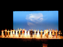 『カモメに飛ぶことを教えた猫』日産労連クリスマスチャリティー公演が始まりました