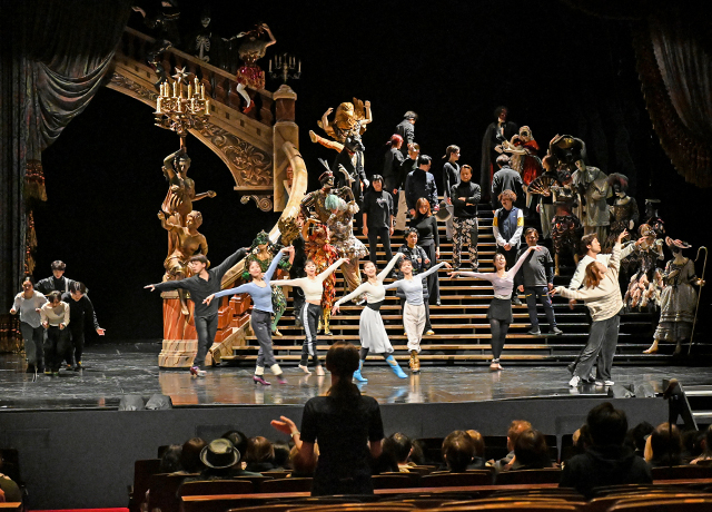 まずはカウントを取りながら動きを確認していきます