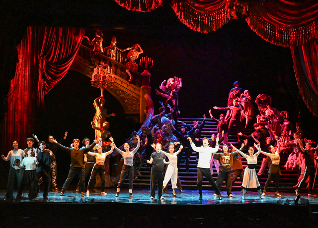 続いて、本番公演の音楽・照明に合わせてシーンを通しました