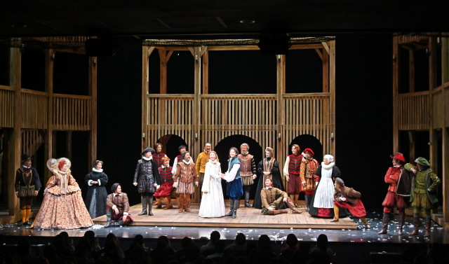 『恋におちたシェイクスピア』東京公演千秋楽カーテンコールの様子