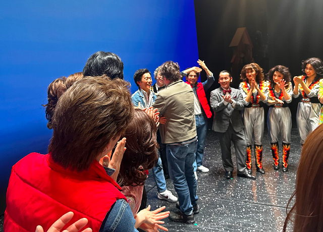 マーティ役・笠松哲朗に感想を伝える様子も