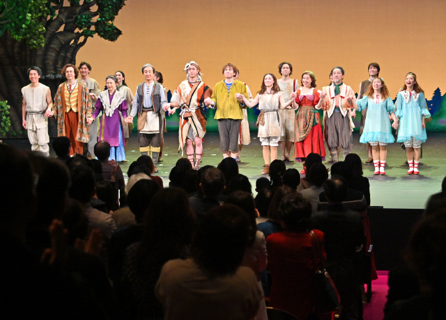 『はじまりの樹の神話～こそあどの森の物語～』東京公演初日カーテンコールの様子