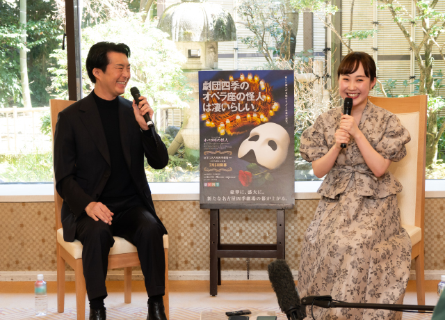 参拝後に行われた合同取材会にて、名古屋公演への意気込みを語る二人