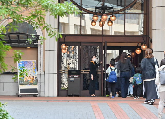 開演前の自由劇場