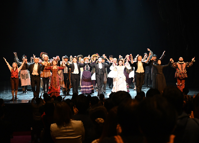 『オペラ座の怪人』福岡公演 千秋楽カーテンコールの様子