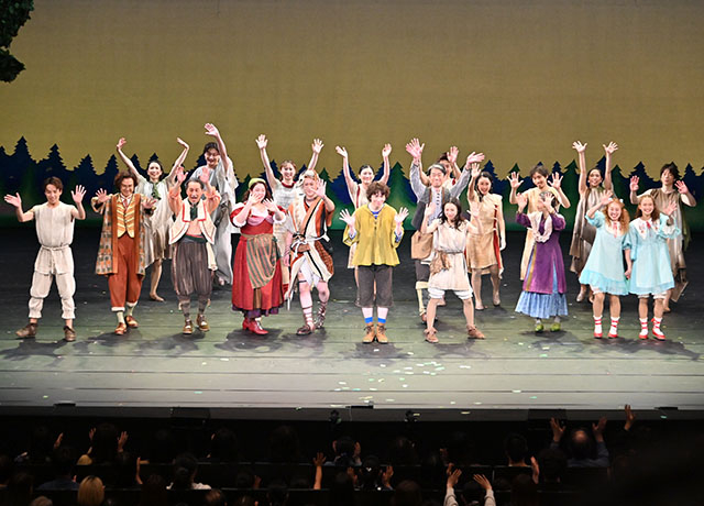 『はじまりの樹の神話～こそあどの森の物語～』全国公演初日カーテンコールの様子