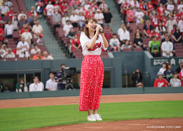 広島東洋カープ公式戦（MAZDA Zoom-Zoomスタジアム広島）にて、国歌独唱を行った俳優の三代川柚姫（写真提供：広島東洋カープ）