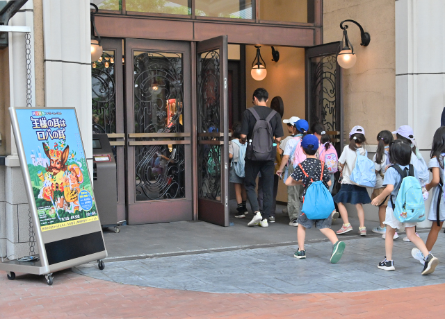 たくさんの子どもたちが自由劇場に来場