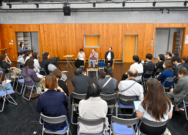 稽古終了後には、集まったメディアに向けた合同取材会も
