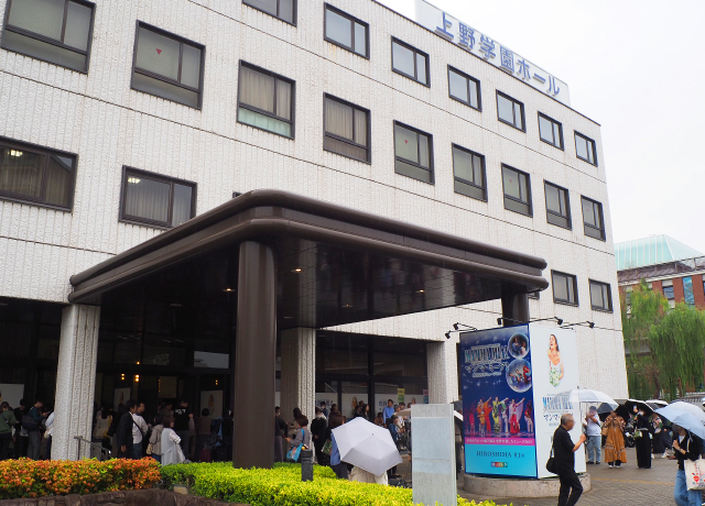 『マンマ・ミーア！』広島公演初日を迎えた上野学園ホール（広島県立文化芸術ホール）
