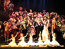 『オペラ座の怪人』名古屋公演に、プロフィギュアスケーターの鈴木明子さんが来場されました