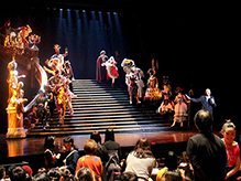 『オペラ座の怪人』名古屋公演で「歌って踊ろうマスカレード」が開催されました
