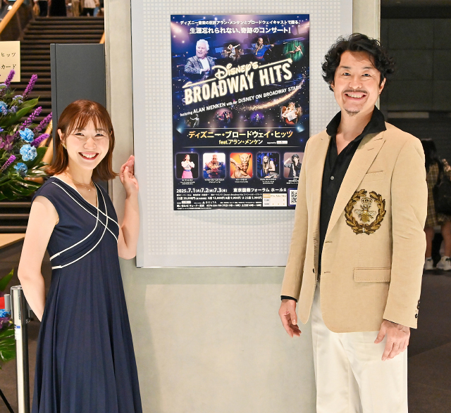 「ディズニー・ブロードウェイ・ヒッツ」の鑑賞に訪れた岩城雄太（右）と岡本瑞恵（左）